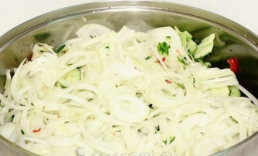 luk-salat-ogurehnyj