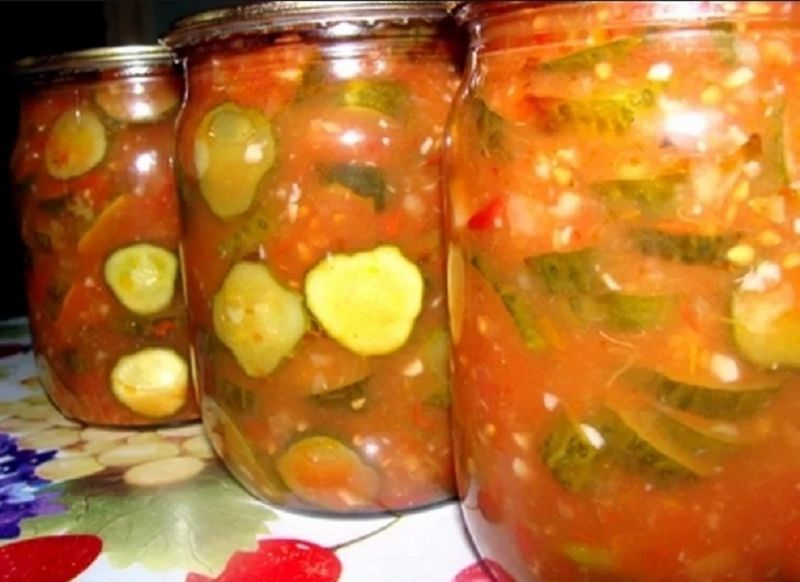 salat-iz-ogurcov-v-tomatnom-souse
