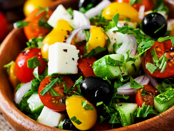 греческий салат с фетаксой рецепт