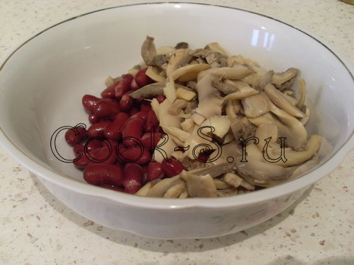 салат с грибами и фасолью - грибы