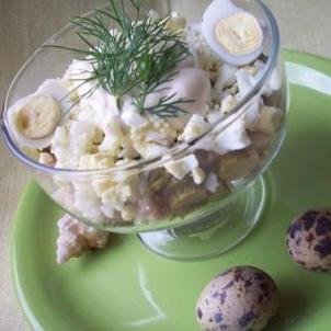 салат из кальмара с яйцом и луком