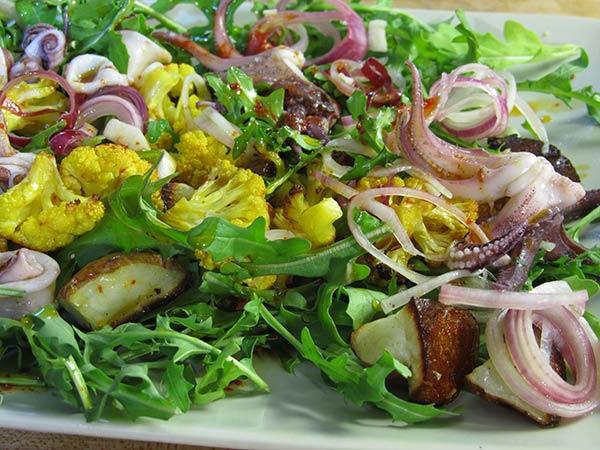 Салат с копченым кальмаром рецепт