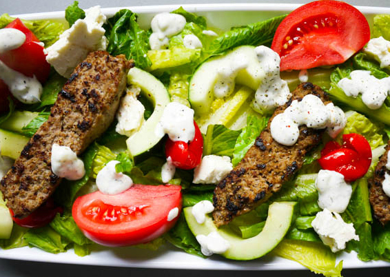 греческий салат с мясом