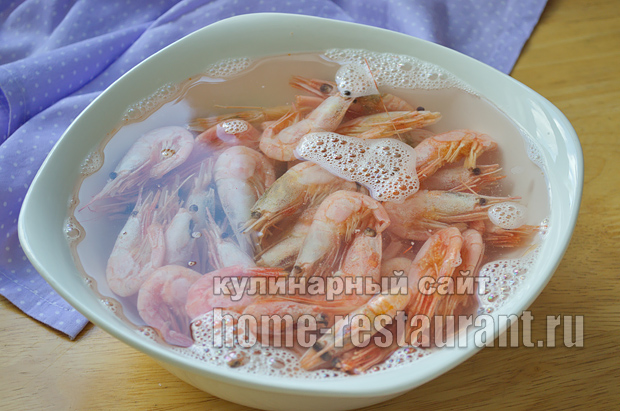 салат цезарь с креветками рецепт с фото пошагово _02