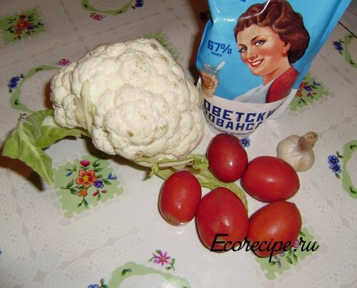 Ингредиенты для салата из цветной капусты и помидоров