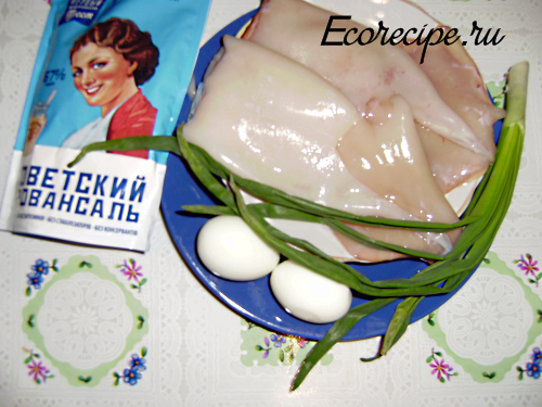 Ингредиенты для салата с кальмарами и яйцом
