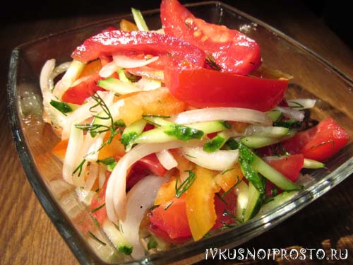 Салат из огурцов помидор и перца