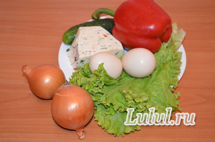 салат с куриной печенью и овощами