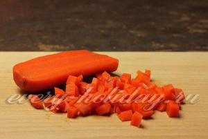Морковь отварить и нарезать