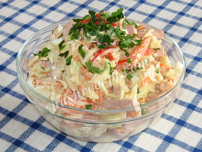 салат из кольраби с колбасой - salat iz kolrabi s kolbasoy