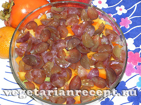 Порезанный виноград для фруктового салата (фото)
