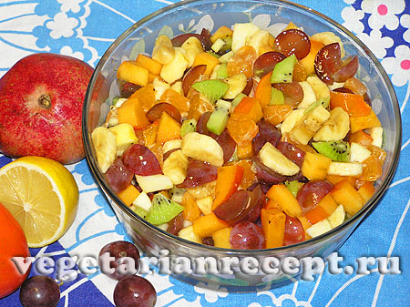 Салат из фруктов готов (фото)