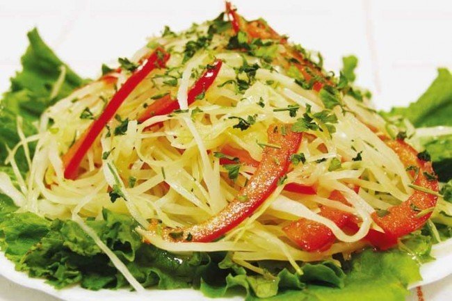 Краснодарский салат из капусты с перцем и помидором
