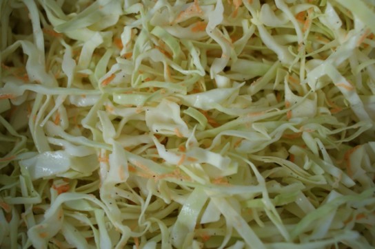 Сливочный салат из молодой капусты