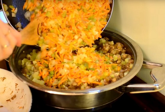 Салат из кабачков на зиму, рецепты с фото. Заготовка салатов из кабачков на зиму: без стерилизации, по-корейски, из маринованных кабачков