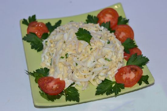 Салат с кальмарами – рецепт пошаговый с фото и видео, очень вкусный и простой. Как приготовить салат из кальмаров - с яйцом, крабовыми палочками, огурцом, красной икрой, без майонеза