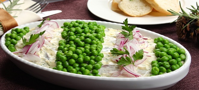 Салат из селедки и зеленого горшка
