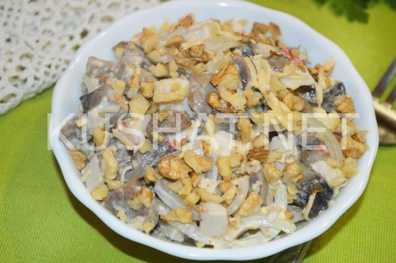 14_салат с крабовыми палочками, грибами, сыром и орехами