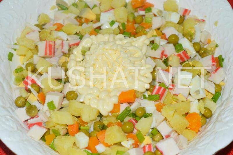 8_салат с крабовыми палочками, горошком и картошкой