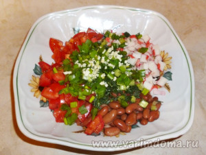 Салат с фасолью крабовыми палочками и помидорами