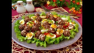 Салат с помидорами, перепелиными яйцами и сырными шариками Диетические блюда