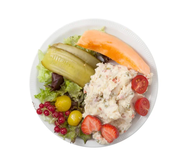 Закусочная время - мнение русской салат на белом фоне — стоковое фото