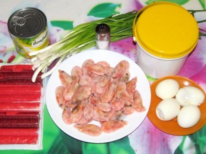 ингредиенты для крабового салата с креветками