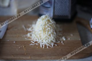 Сыр лучше брать более твердых сортов