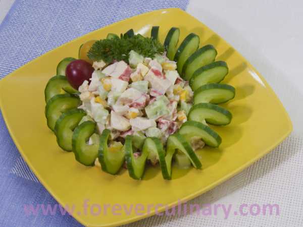 Крабовый салат с огурцом и кукурузой рецепт с фото