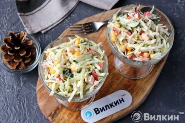 Салат с крабовых палочек и кукурузой и капустой рецепт с фото
