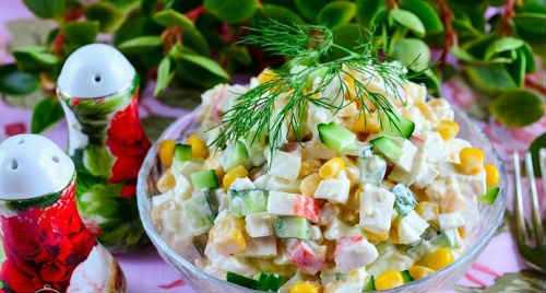 Салат с крабовыми палочками и кукурузой и рисом и огурцом рецепт