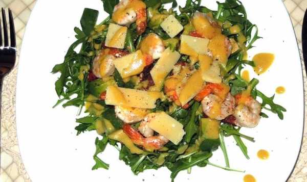 Салат с креветками авокадо и рукколой рецепт с фото пошагово