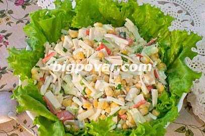 Салат с ветчиной и кукурузой и крабовыми палочками